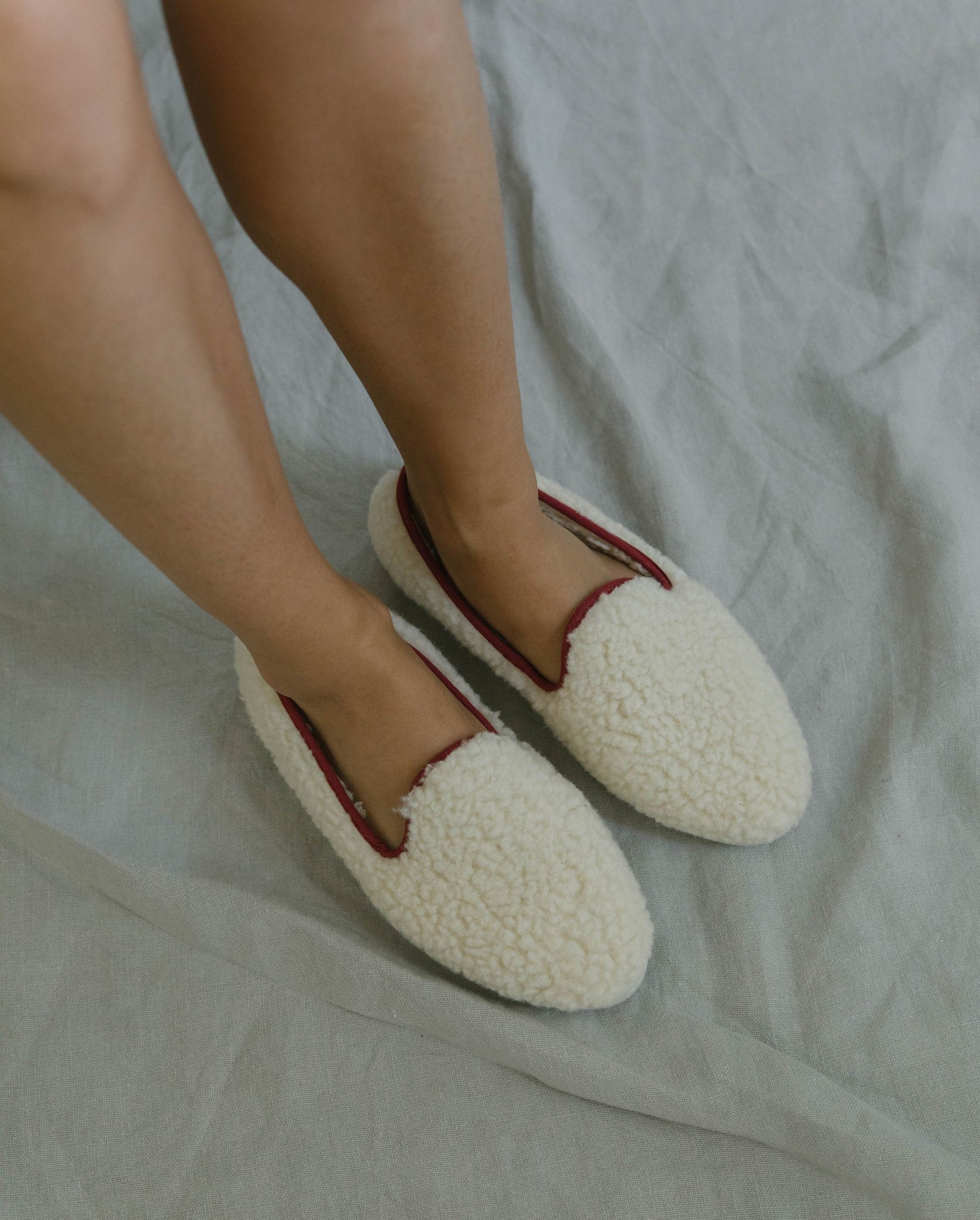 Women's wool sherpa slipper, burgundy white