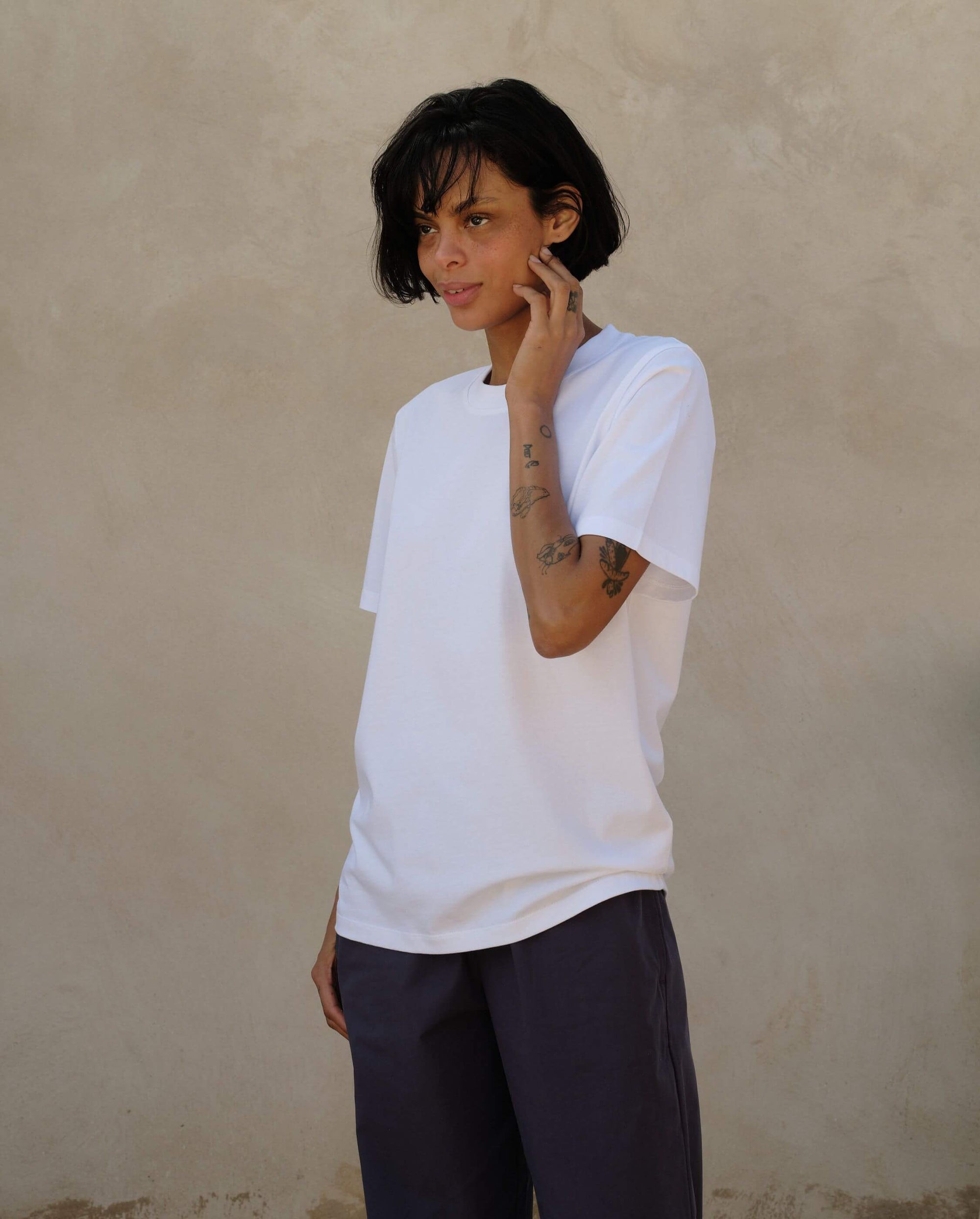 T-shirt femme coton bio blanc profil Angarde