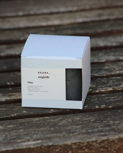 Bougie collab Akara Anthracite + packaging