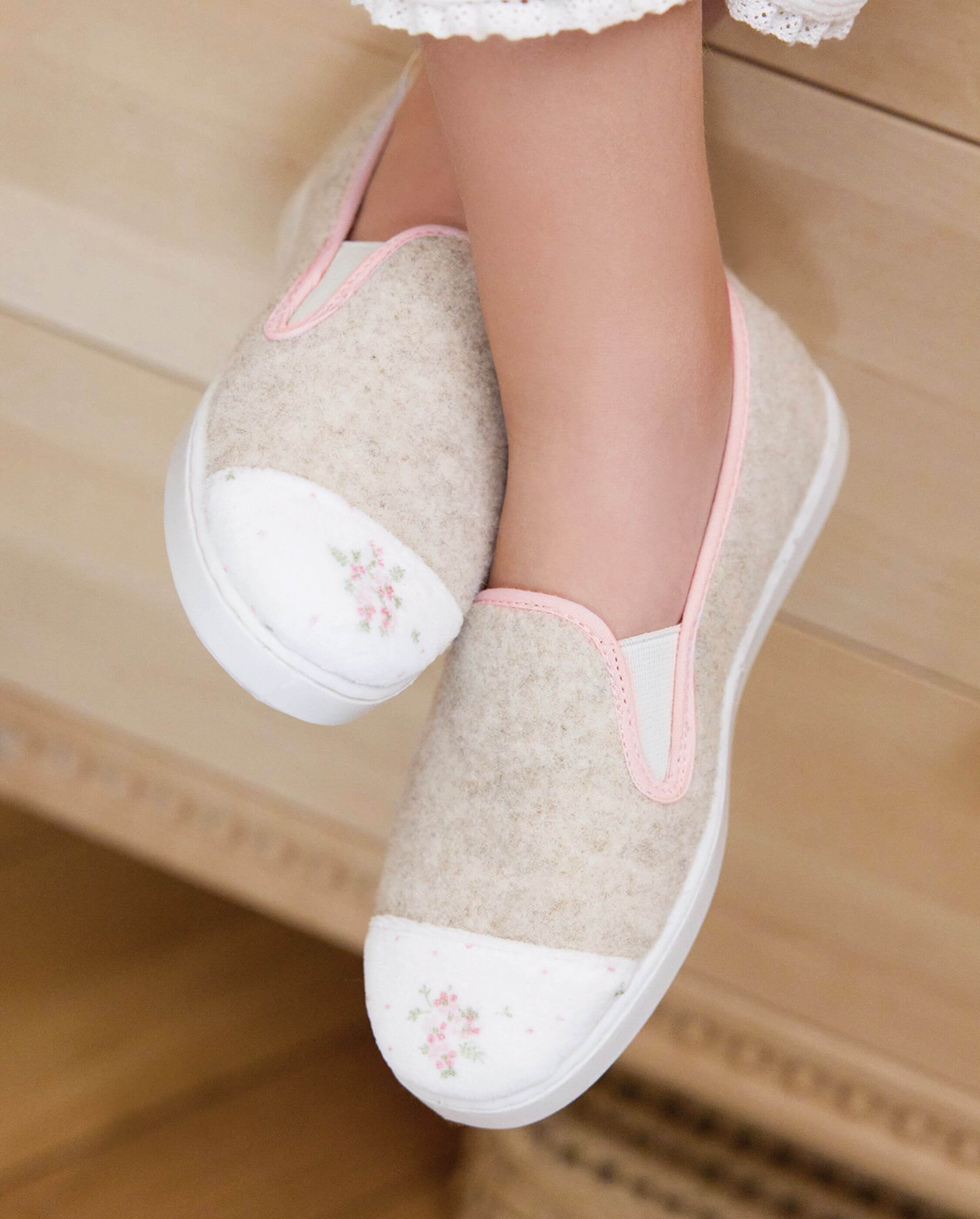 Chaussons Rose Et Chocolat Chaussure Chausson Enfant à Fleurs