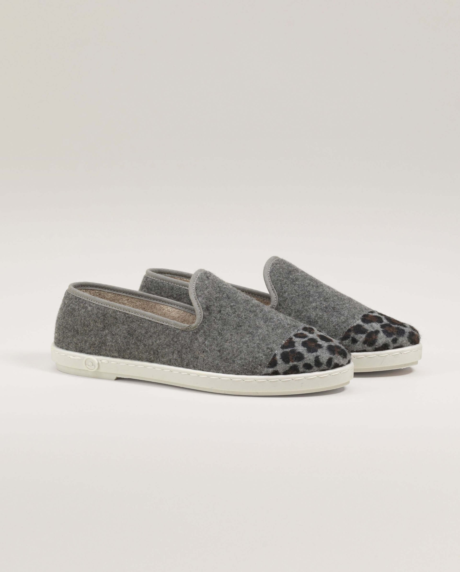 Women's wool slipper, gray leopard