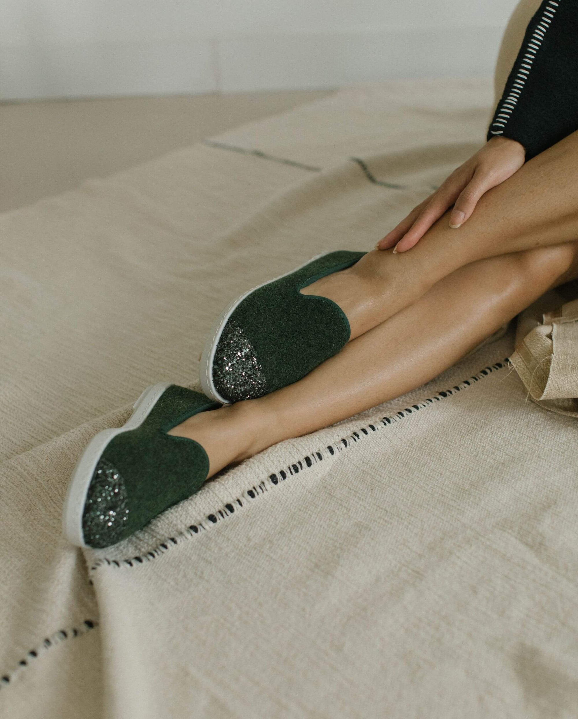 chausson femme en laine vert paillette Angarde porté 