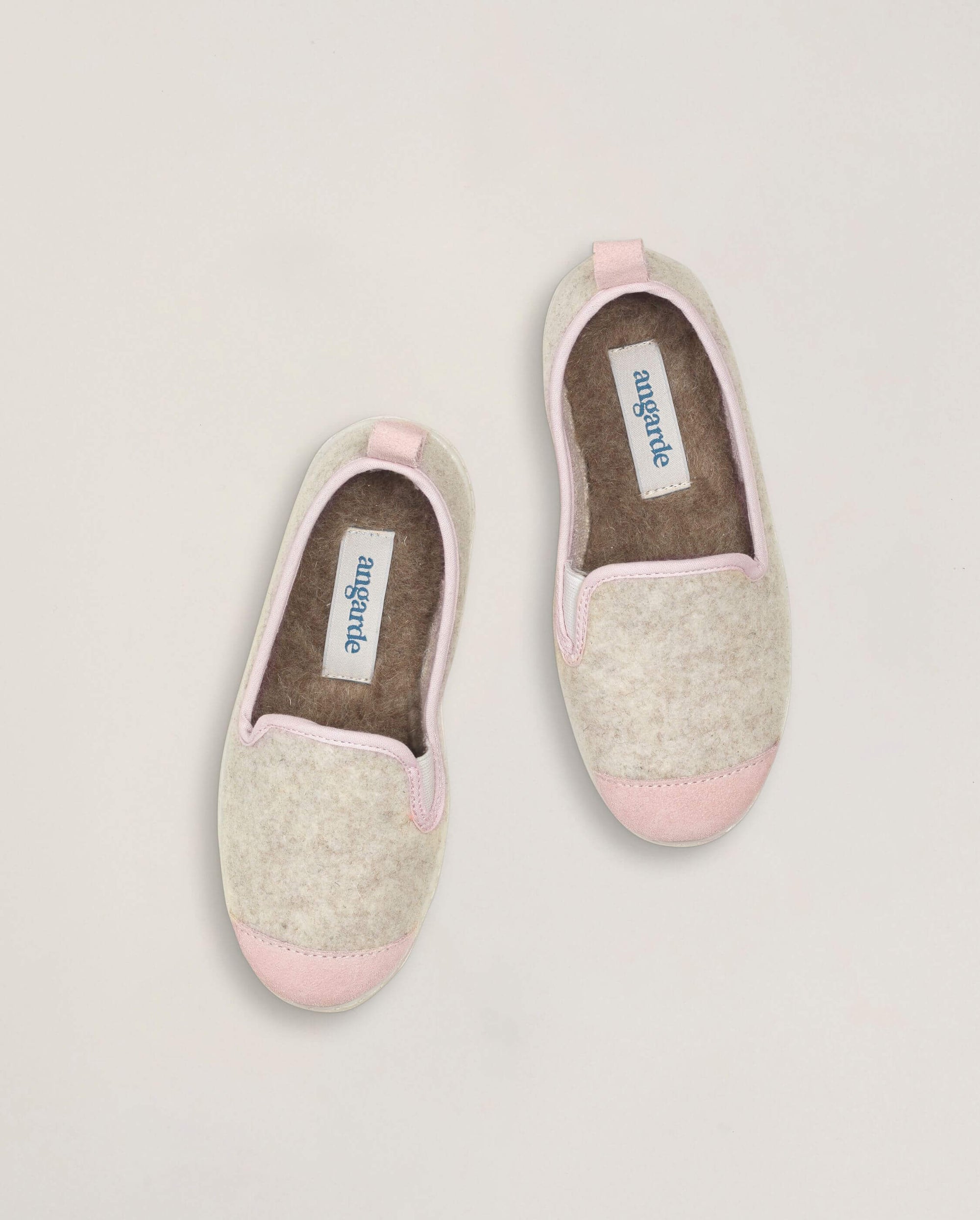 Chausson enfant laine, beige rose poudré dessus Angarde