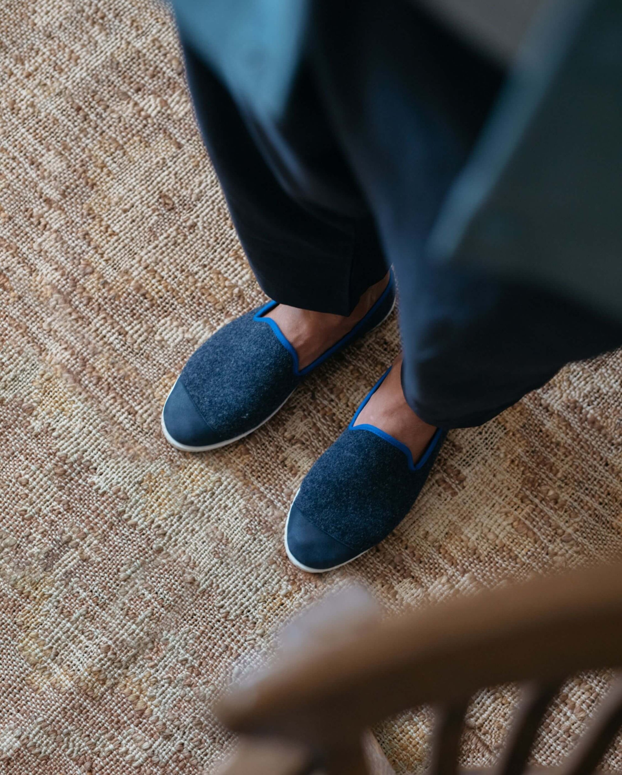 Chausson homme laine, marine océan close up dessus Angarde