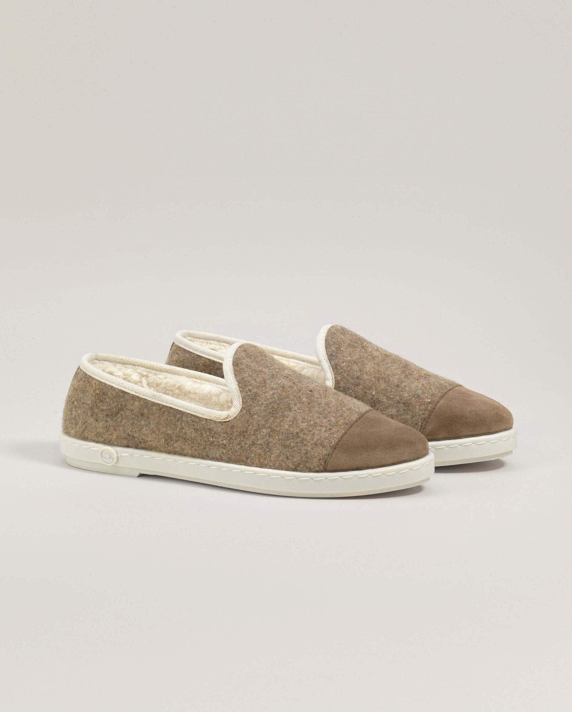 Chausson femme marron doré en laine recyclée Angarde