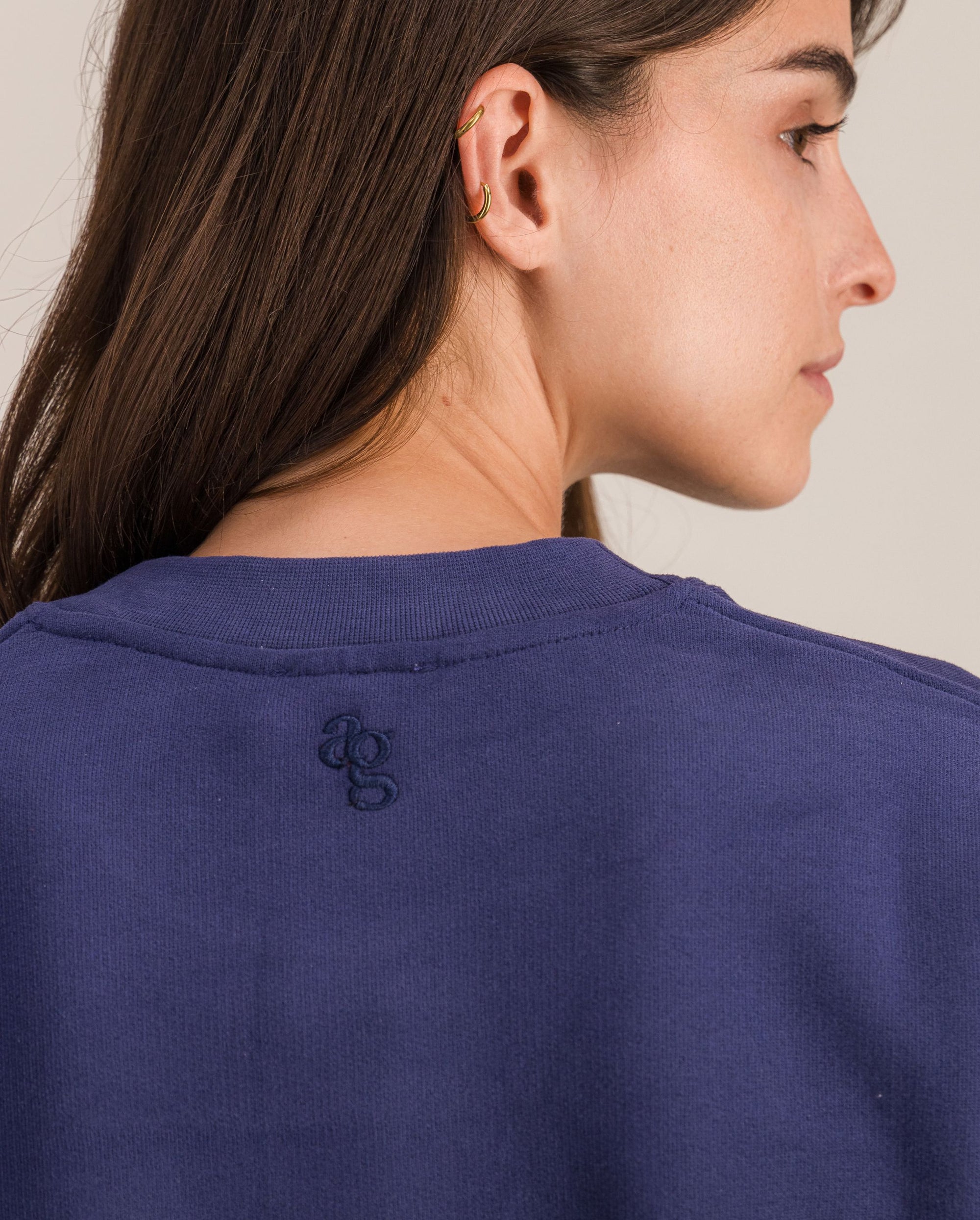 Sweatshirt femme coton bio, marine zoom logo Angarde