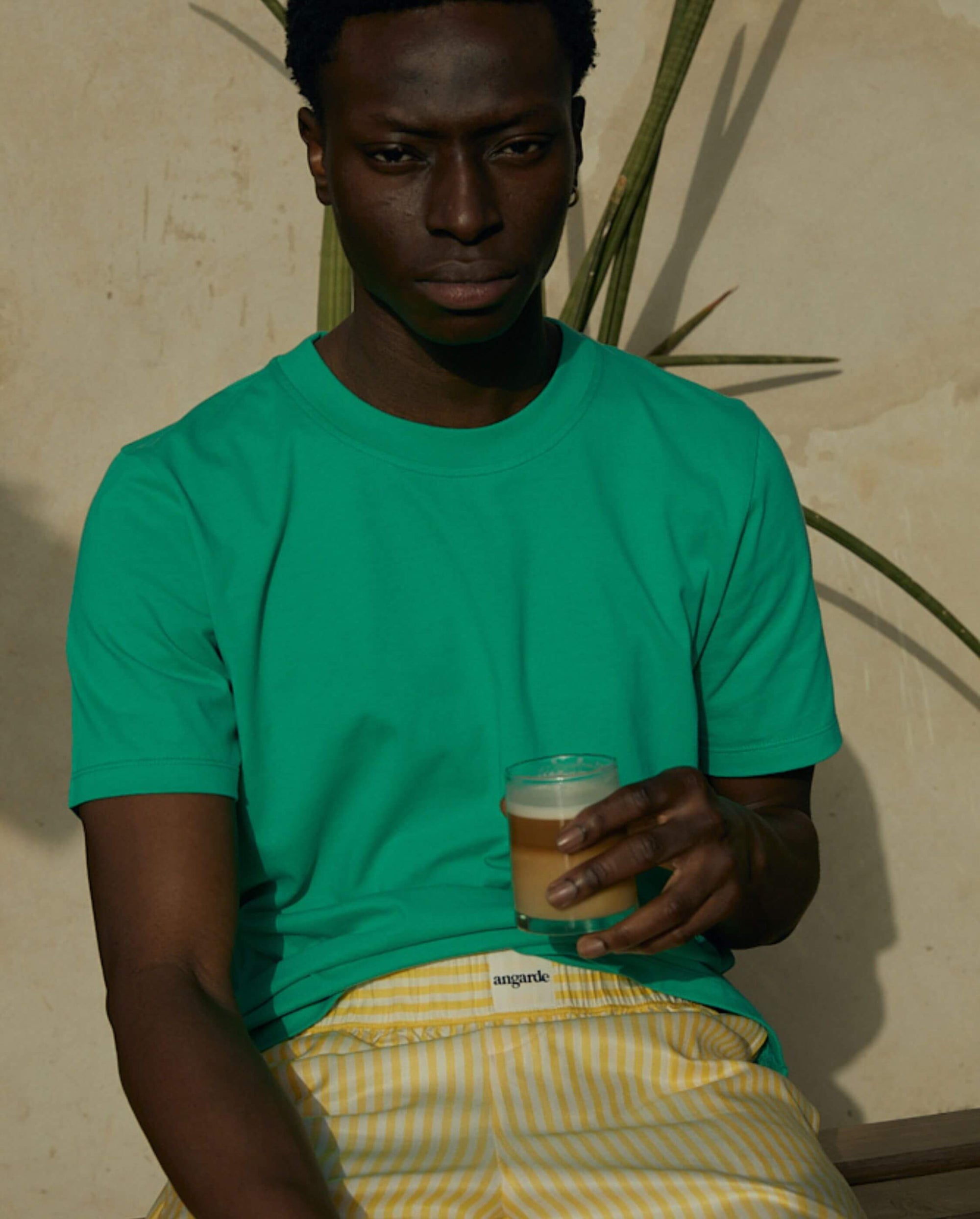 T-shirt homme coton bio vert close up Angarde